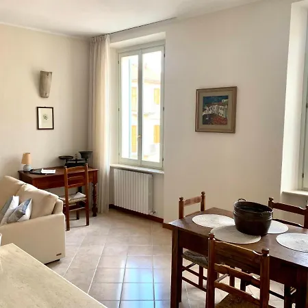 Adorable 2 Bedroom In The Heart Of *