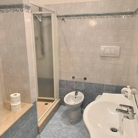 Adorable 2 Bedroom In The Heart Of Apartment